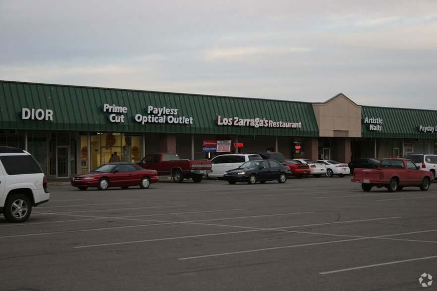 910-980 S Oliver St, Wichita, KS for lease - Building Photo - Image 3 of 20