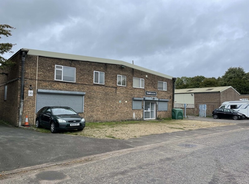 11 Washington Rd, Westbury for sale - Primary Photo - Image 1 of 1