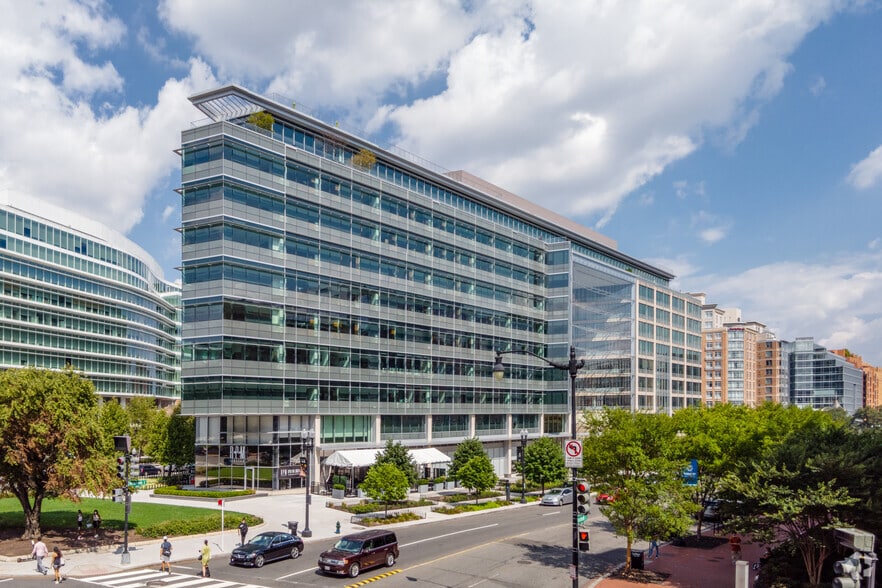 601 Massachusetts Ave NW, Washington, DC for lease - Building Photo - Image 2 of 11