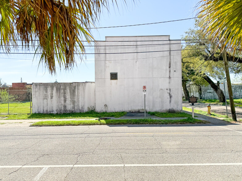 561 Saint Francis St, Mobile, AL for lease - Building Photo - Image 2 of 12