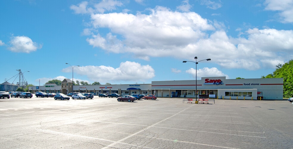 300-320 Lexington Rd, Versailles, KY for lease - Building Photo - Image 3 of 9