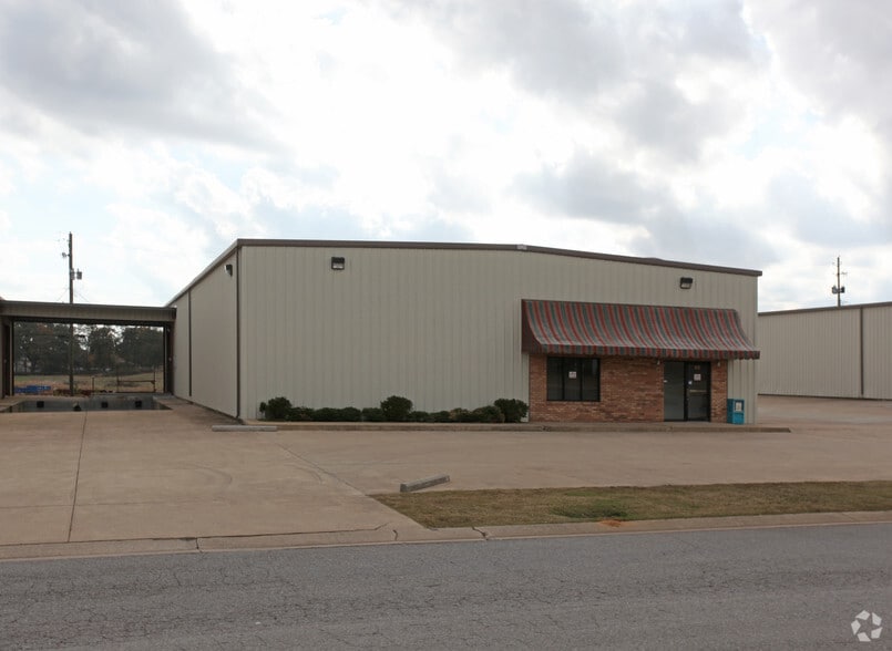 30 Commerce Ave, Hueytown, AL for lease - Primary Photo - Image 1 of 4