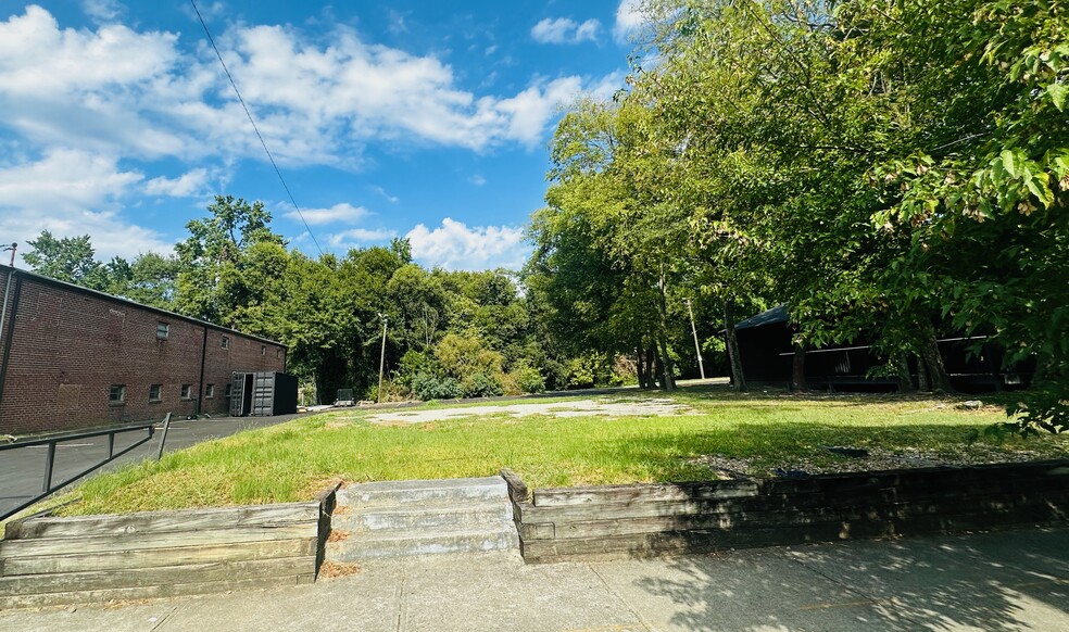 2061 Main St NW, Atlanta, GA for lease - Building Photo - Image 1 of 17