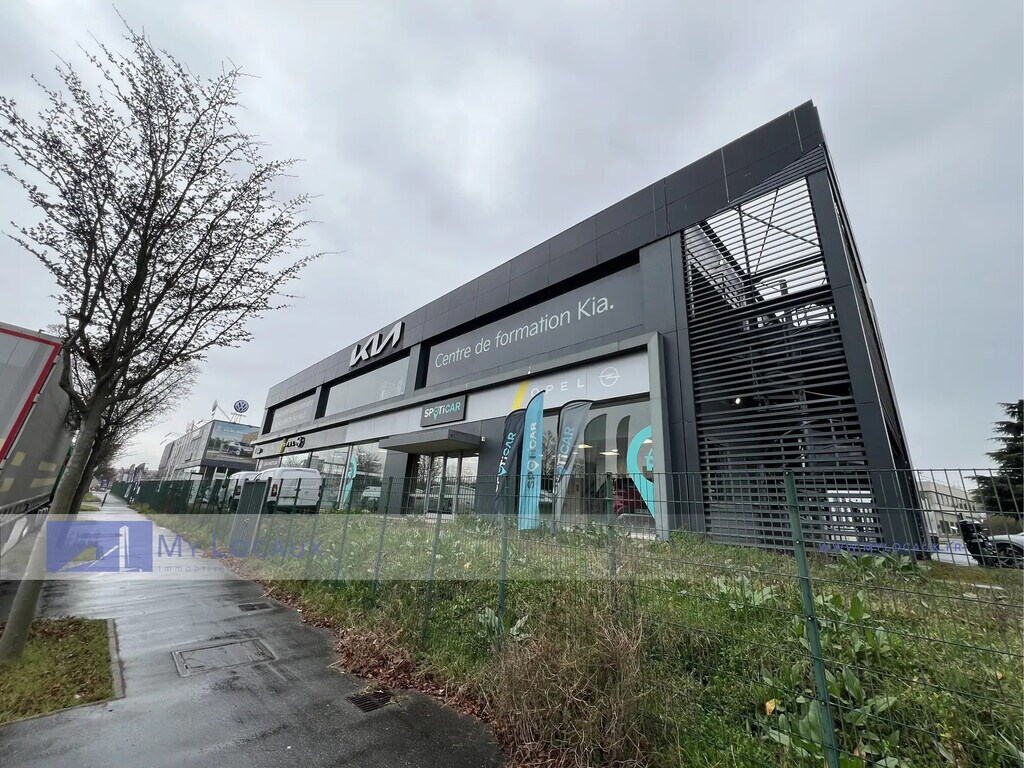 Location Local d'activités 1 819 m² - Photo 1