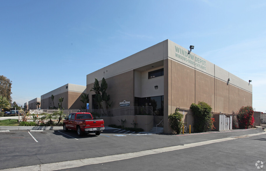 300 W 28th St, National City, CA for lease - Primary Photo - Image 1 of 4