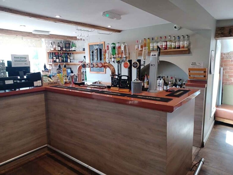 Sinton Green, Hallow for sale - Interior Photo - Image 2 of 7