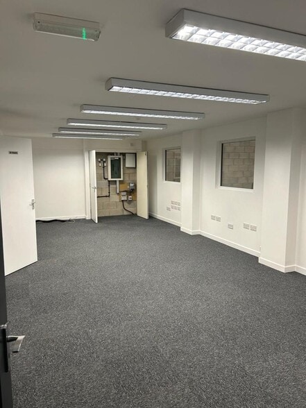 6-19 Ravenhead Rd, St Helens for lease - Building Photo - Image 3 of 10