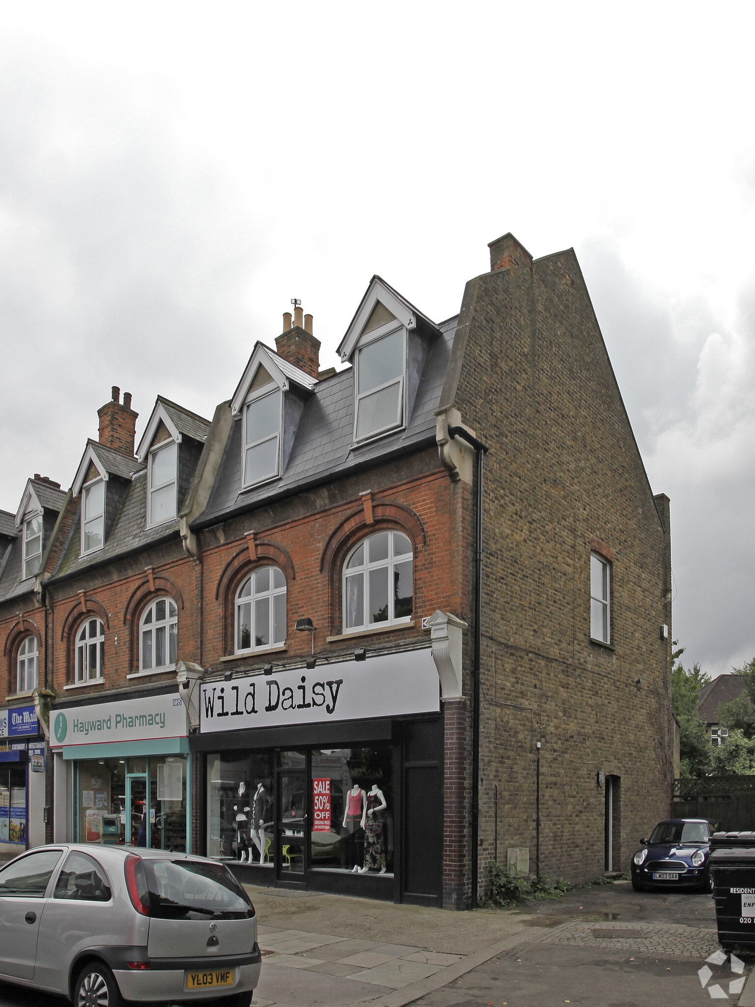 12 Queen Annes Pl, Enfield for sale Primary Photo- Image 1 of 1