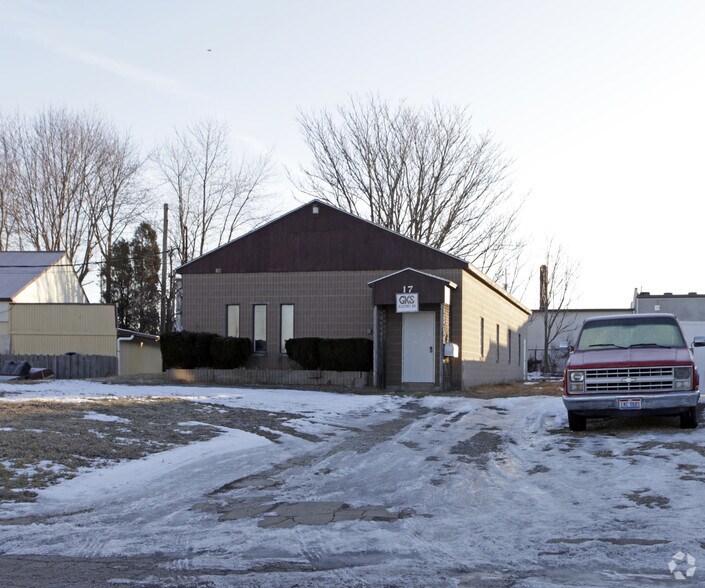 17 10th St SW, Barberton, OH for sale - Primary Photo - Image 1 of 1