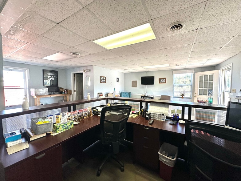 4041 Davis hwy, Louisa, VA for sale - Lobby - Image 3 of 13