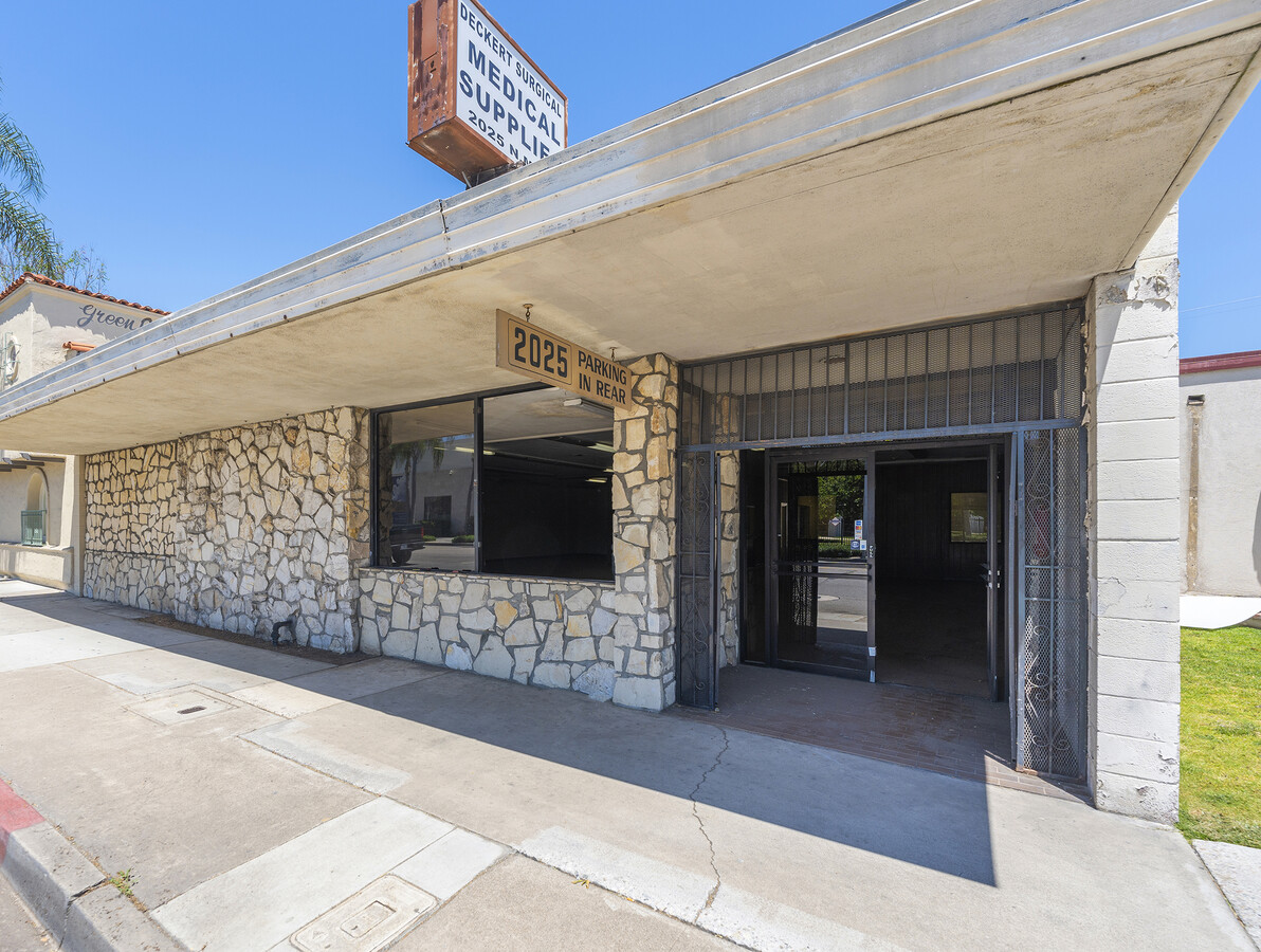 2025 N Main St, Santa Ana, CA 92706