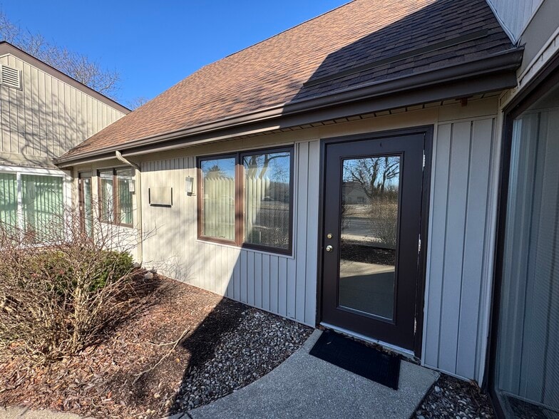 3110 Mallard Cove Ln, Fort Wayne, IN for lease - Building Photo - Image 3 of 17