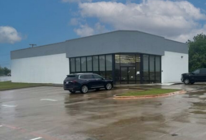 700 W Debbie Ln, Mansfield, TX 76063