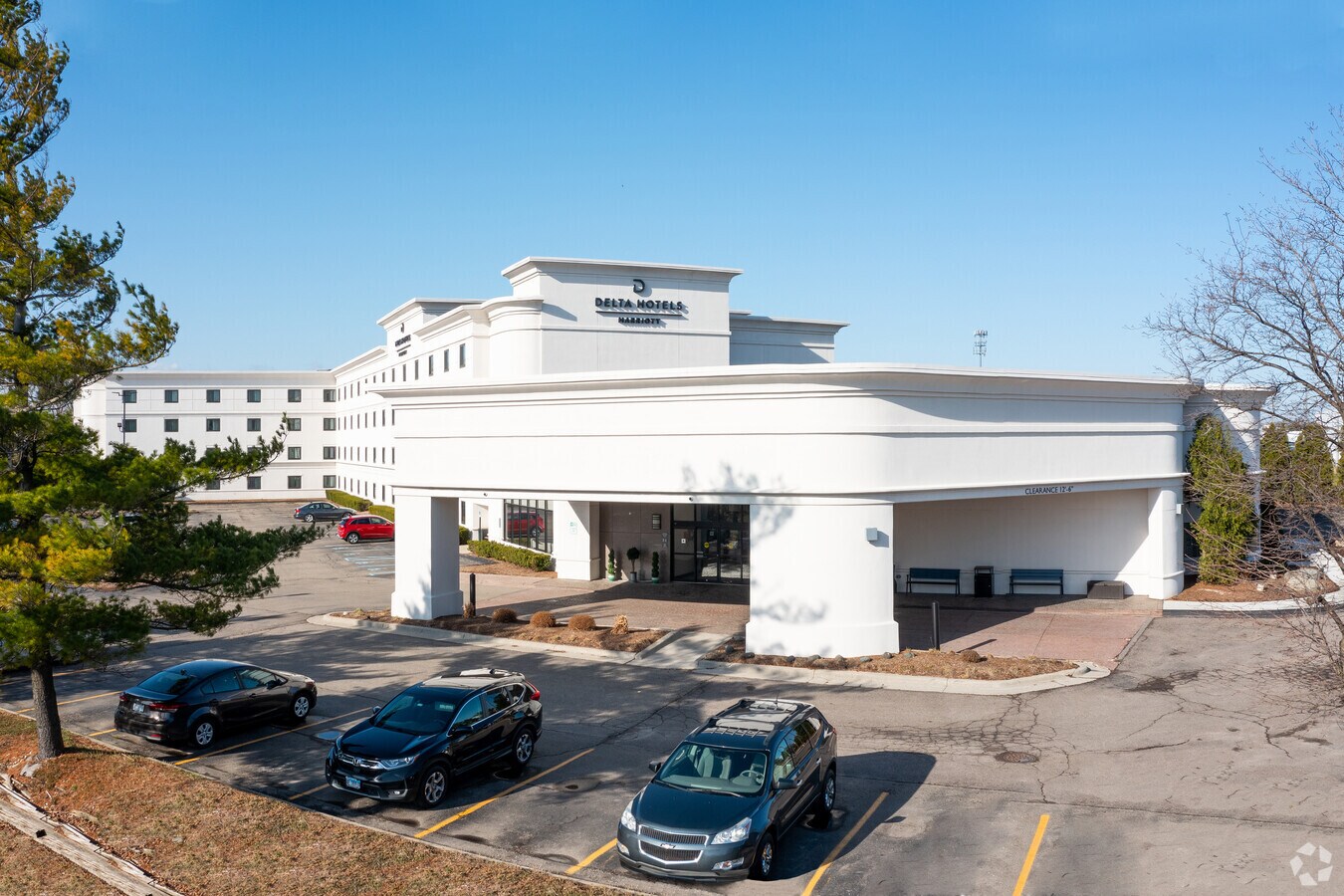 37529 Grand River Ave, Farmington Hills, MI 48335