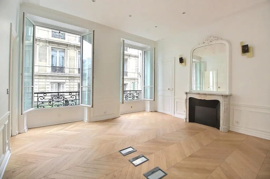 Rue Du Faubourg Saint-Honoré, Paris for lease - Interior Photo - Image 1 of 7
