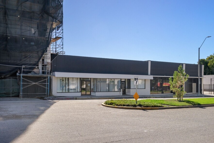 330-334 E Hillcrest Blvd, Inglewood, CA for sale - Building Photo - Image 3 of 7