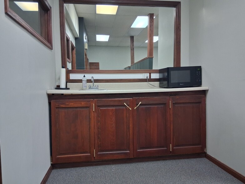 1370 N Fairfield Rd, Beavercreek, OH for lease - Building Photo - Image 2 of 7