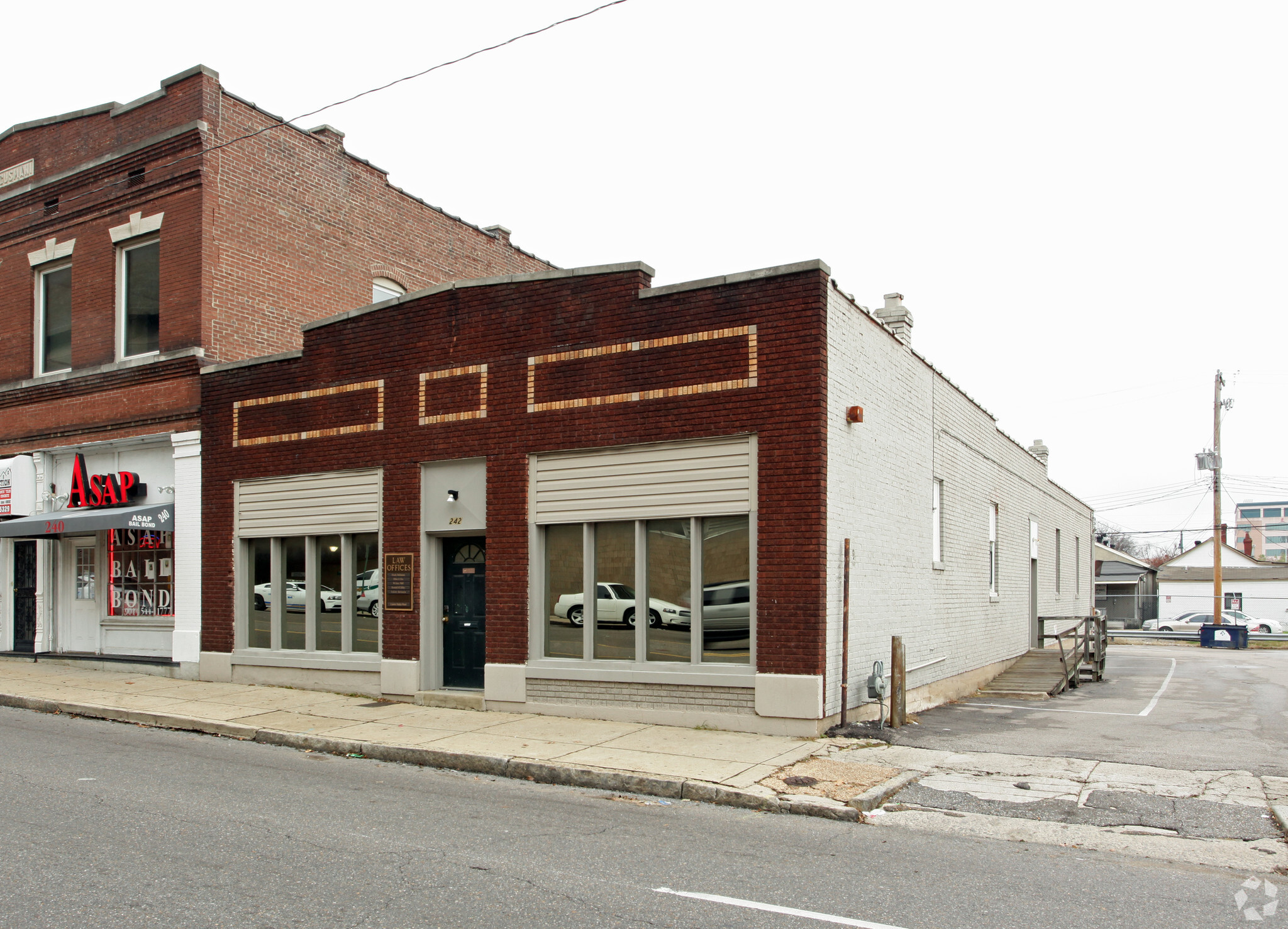 242 Poplar Ave, Memphis, TN for lease Primary Photo- Image 1 of 4