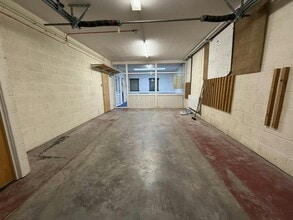 Airport Service Rd, Portsmouth for lease Interior Photo- Image 1 of 5