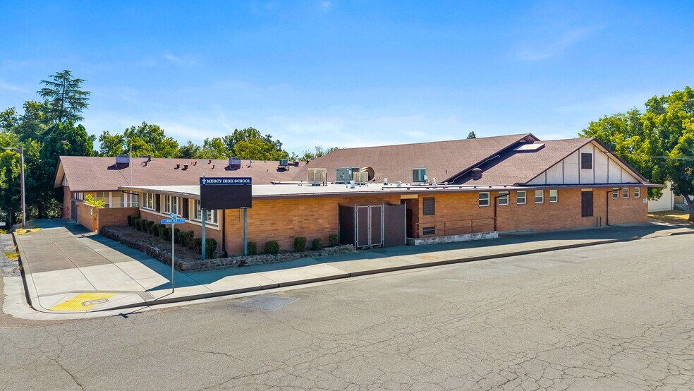 233 Riverside Way, Red Bluff, CA for sale - Primary Photo - Image 1 of 6