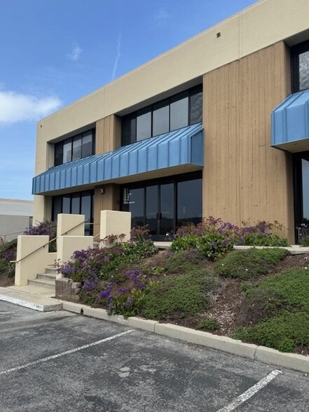 5 Harris Ct, Monterey, CA for lease - Building Photo - Image 2 of 17