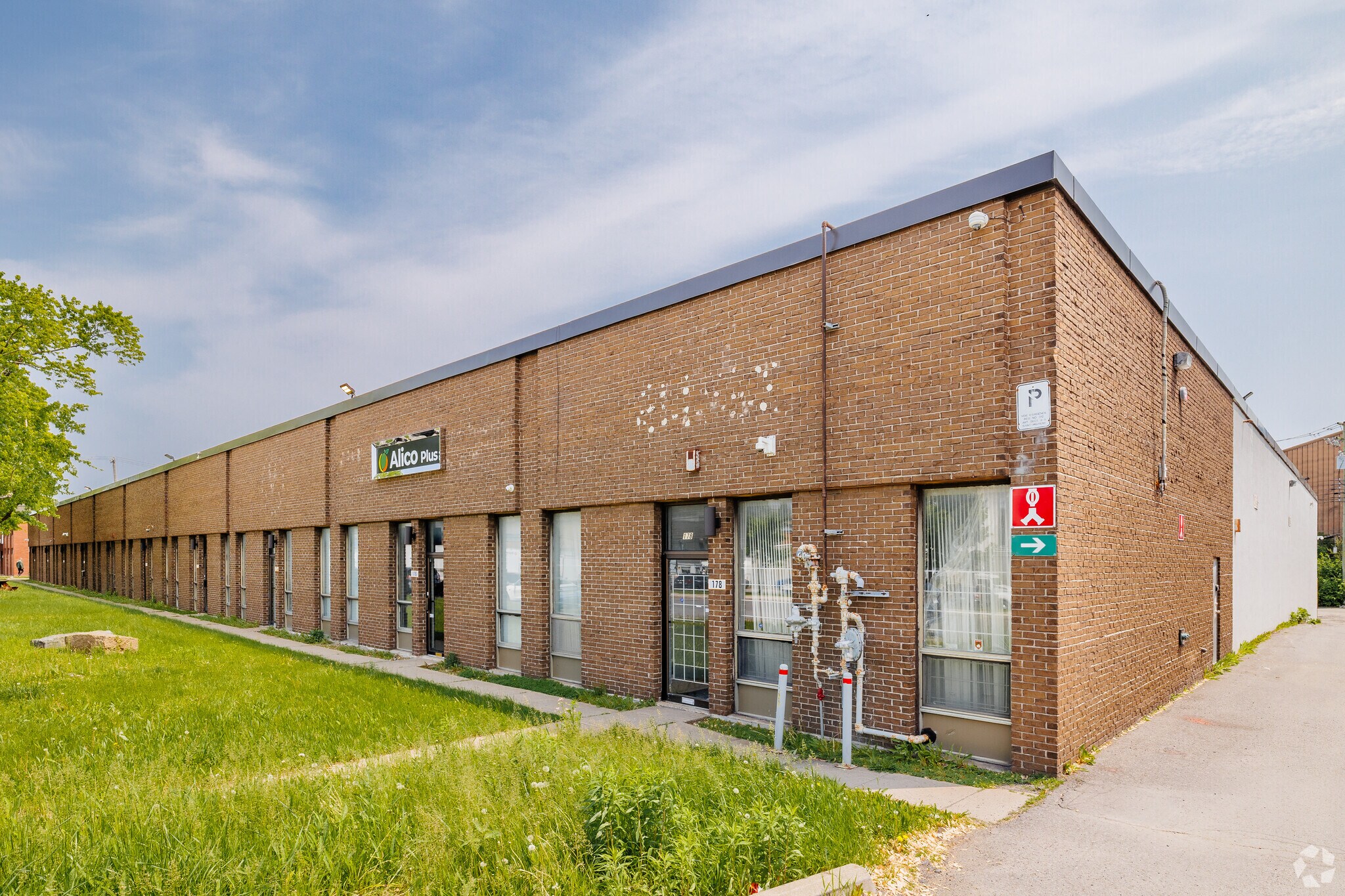 160-178 Rue Benjamin-Hudon, Montréal, QC for lease Primary Photo- Image 1 of 4