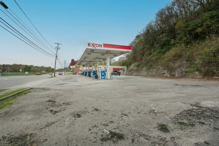3720 Louisa Rd, Catlettsburg, KY for sale - Building Photo - Image 1 of 1