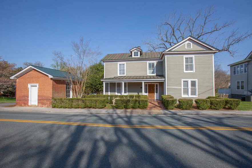 109 Elm Ave, Louisa, VA for lease - Primary Photo - Image 1 of 5