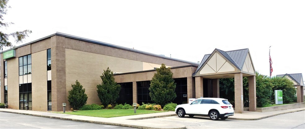 220 S Denver Ave, Russellville, AR for sale - Building Photo - Image 1 of 1