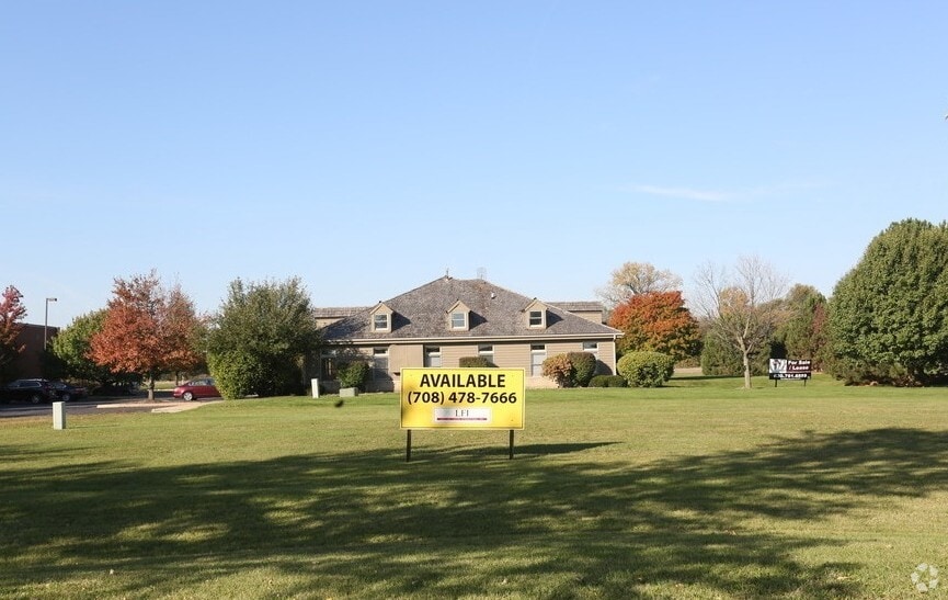 330 Division Dr, Sugar Grove, IL for lease - Primary Photo - Image 1 of 1