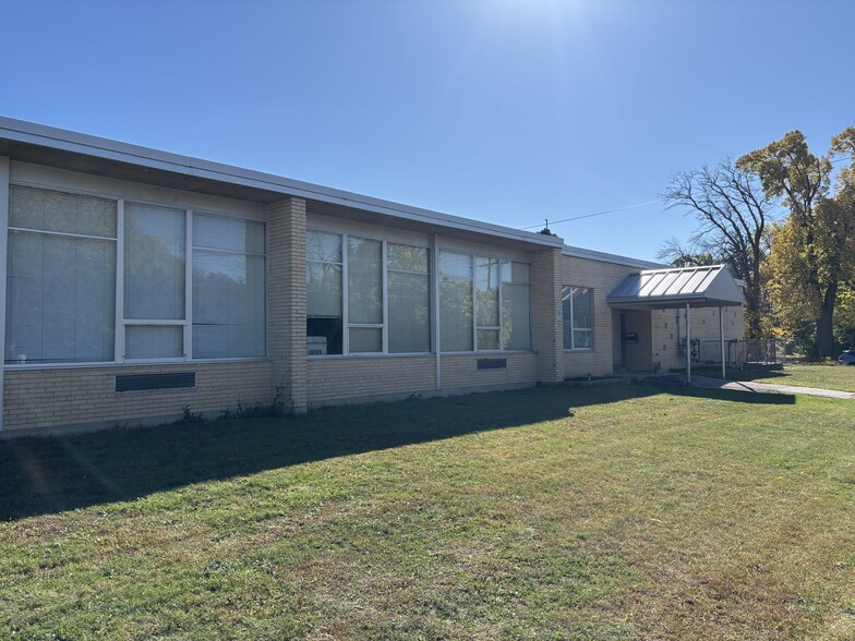 670 Main Ave, De Pere, WI for lease - Building Photo - Image 2 of 21