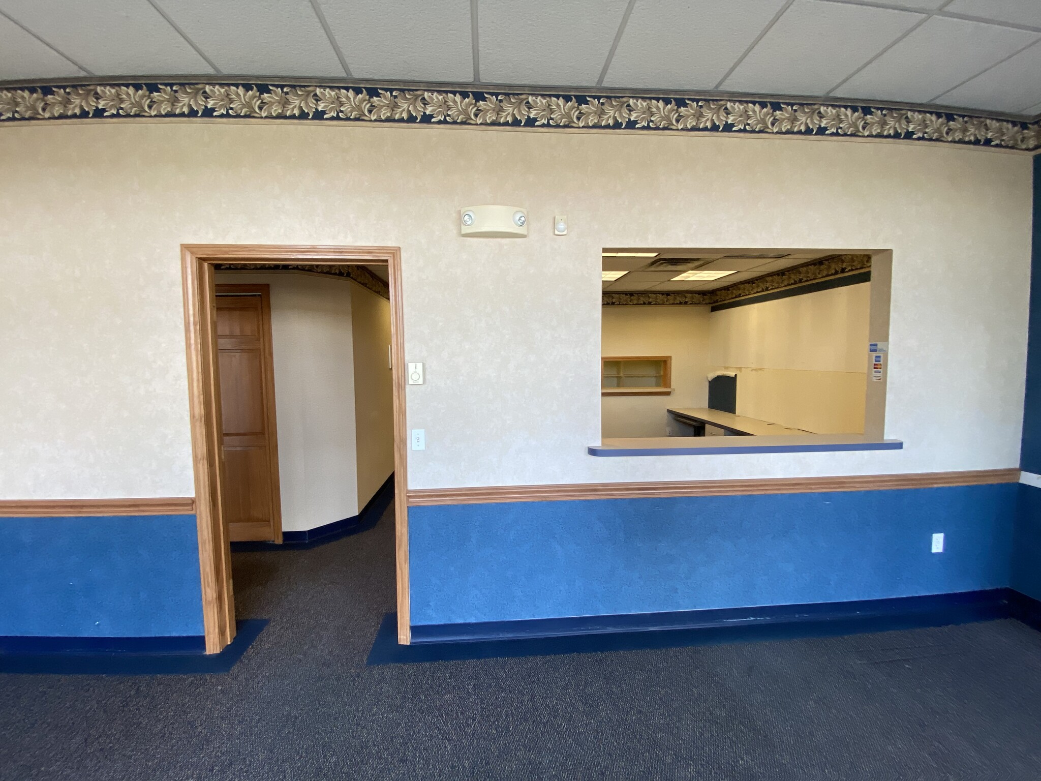 921 White Plains Rd, Trumbull, CT for lease Interior Photo- Image 1 of 8