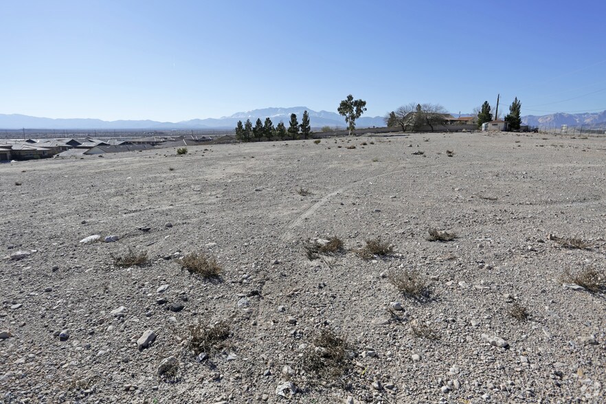 9725 W Pebble Rd, Las Vegas, NV for sale - Primary Photo - Image 1 of 1