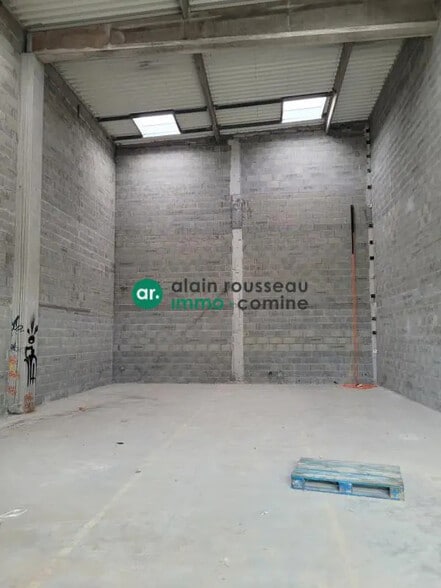 Retail in Carquefou for lease - Interior Photo - Image 3 of 3
