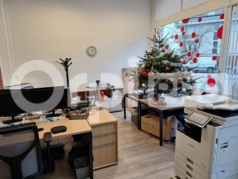 Office in Senlis for lease - Building Photo - Image 3 of 11