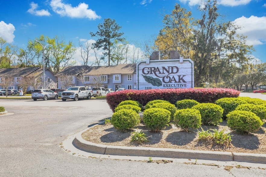 7370 Hodgson Memorial Dr, Savannah, GA for sale - Building Photo - Image 1 of 14