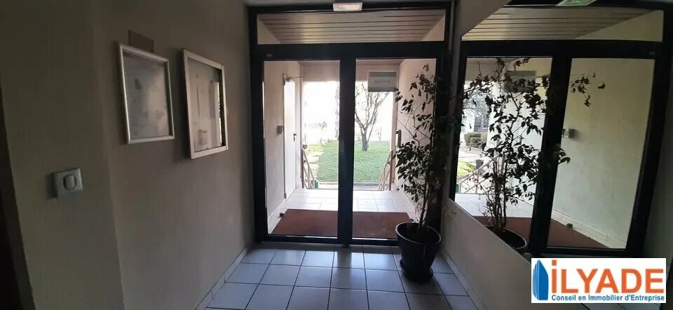 Office in Aix-en-Provence for lease - Lobby - Image 2 of 5