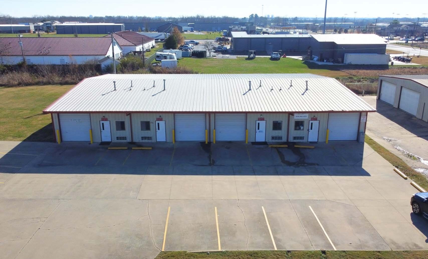 1710-1716 W Acorn Dr, Rogers, AR for lease Interior Photo- Image 1 of 11