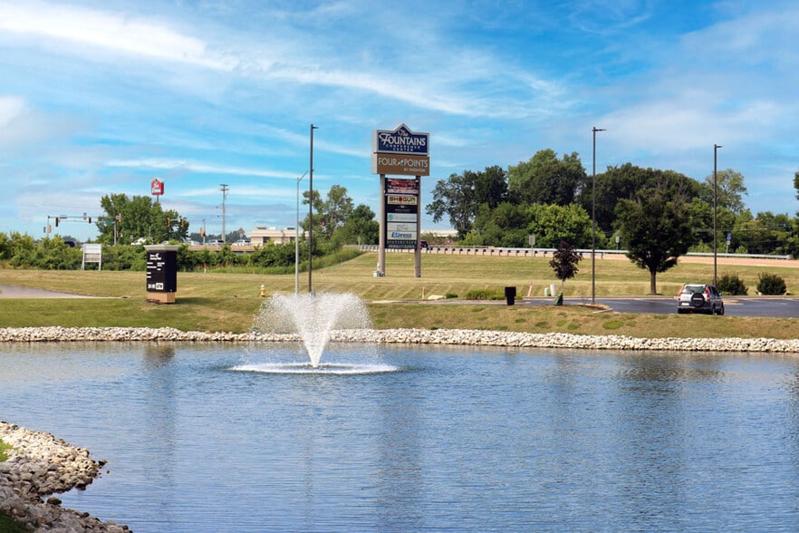 327 Fountains Pky, Fairview Heights, IL for sale - Building Photo - Image 2 of 16