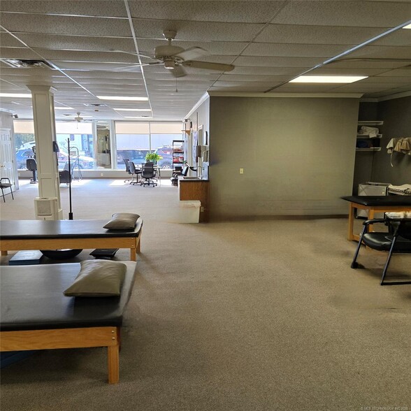 523 E 6th St, Okmulgee, OK for sale - Interior Photo - Image 2 of 2