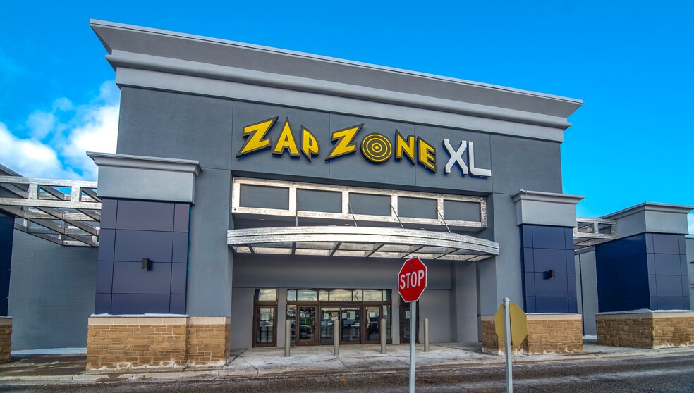 5330 W Saginaw Hwy, Lansing, MI for lease - Building Photo - Image 2 of 8