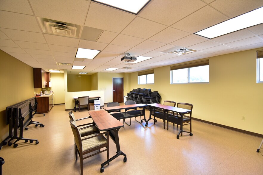 2500 W William Cannon Dr, Austin, TX for sale - Interior Photo - Image 2 of 14