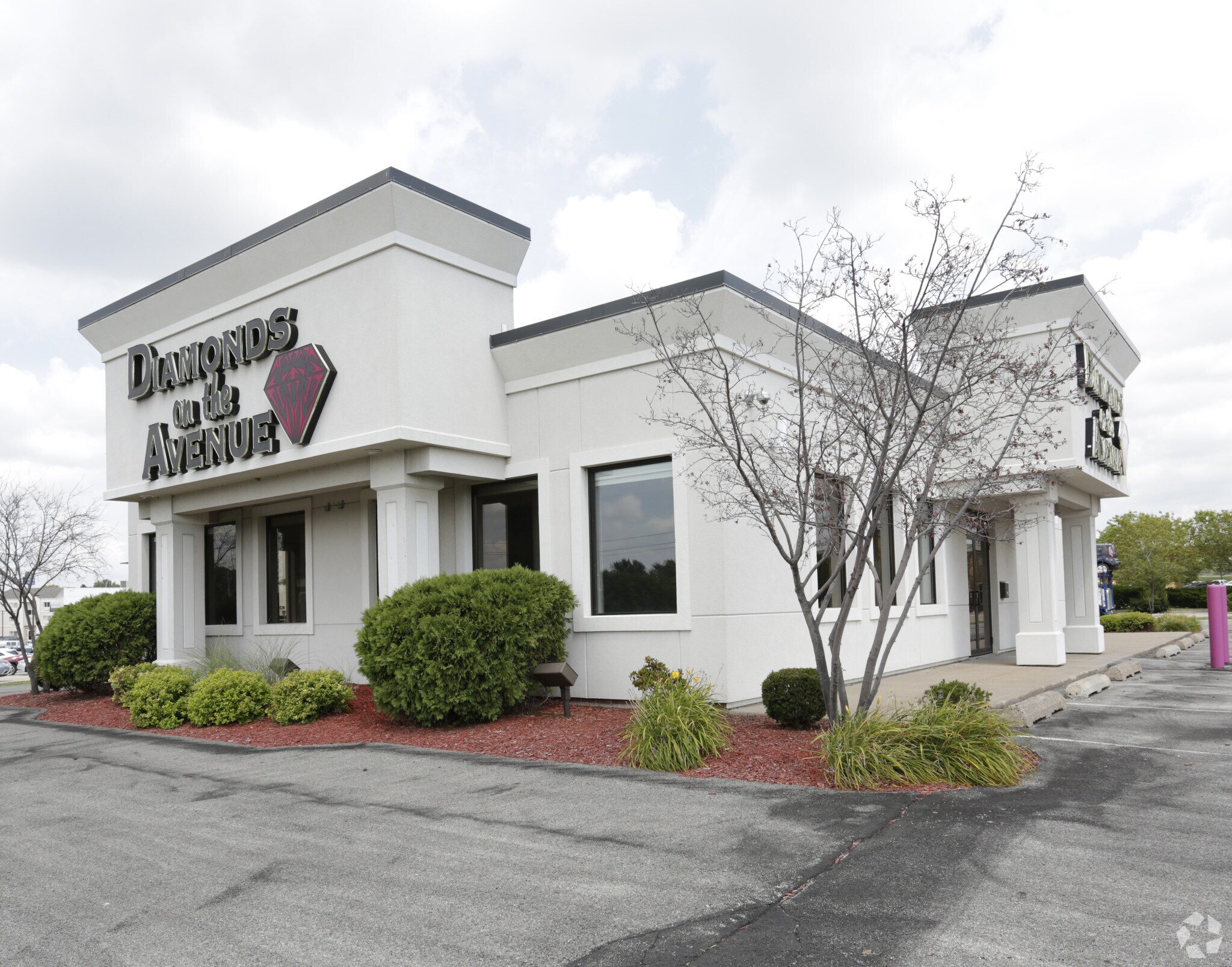 3320 E Kimberly Rd, Davenport, IA for sale Primary Photo- Image 1 of 1