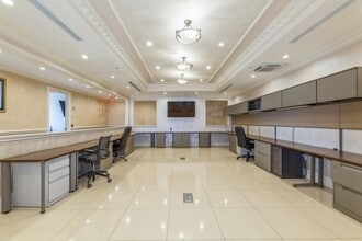 215-15 Northern Blvd, Bayside, NY for lease Interior Photo- Image 1 of 8