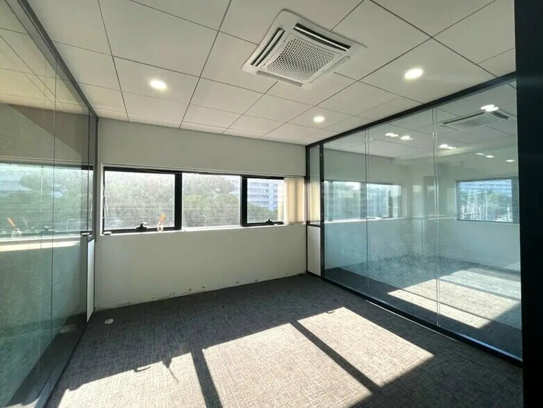 Office in Villeneuve-Loubet for lease - Interior Photo - Image 3 of 12