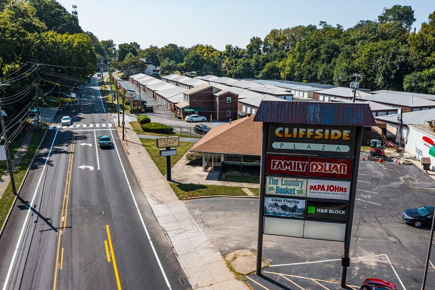 1961 Brownsboro Rd, Louisville, KY for sale - Building Photo - Image 2 of 7