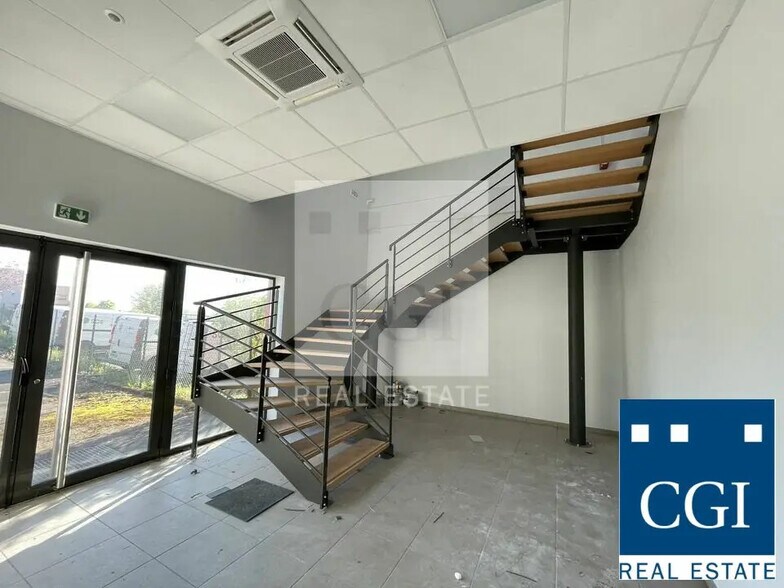 Flex in La Terrasse for lease - Interior Photo - Image 2 of 4