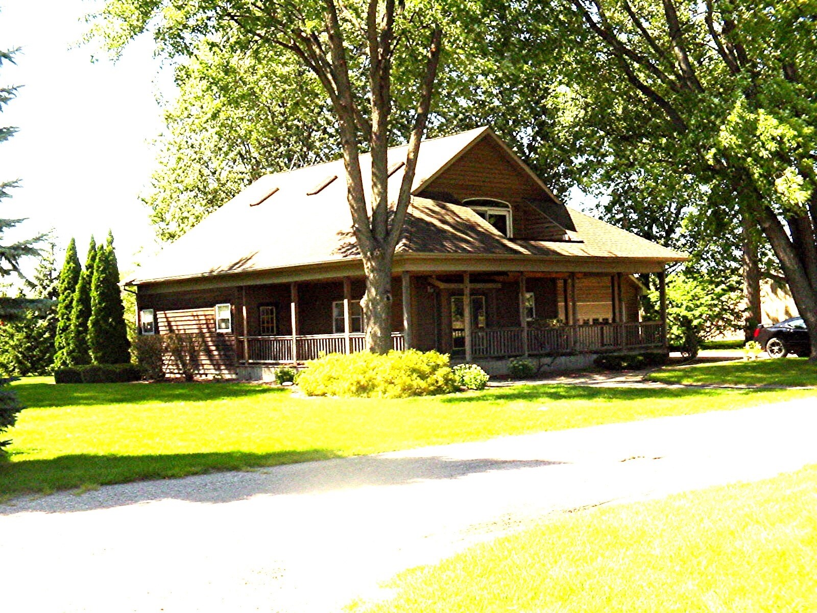 880 Kochville Rd, Saginaw, MI 48604