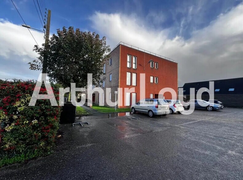 Office in Caen for lease - Building Photo - Image 1 of 4