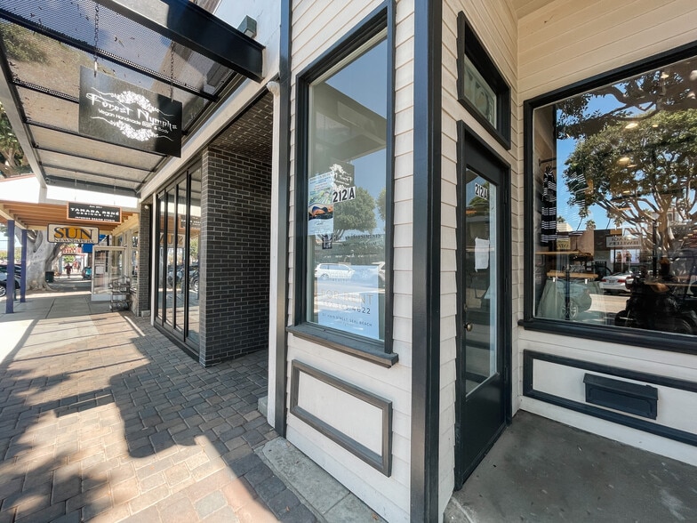 212 Main St, Seal Beach, CA for lease - Building Photo - Image 1 of 11